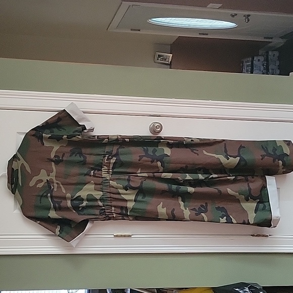 Beautiful camouflage short sleeve zipper front wide leg jumper nwot - Picture 4 of 6